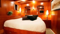 Classic Yacht OVER THE RAINBOW -  Double Cabin